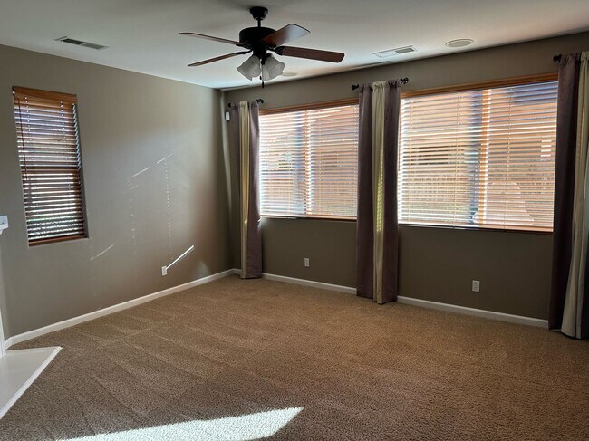 Foto del edificio - 1546 N Oliveto Ct