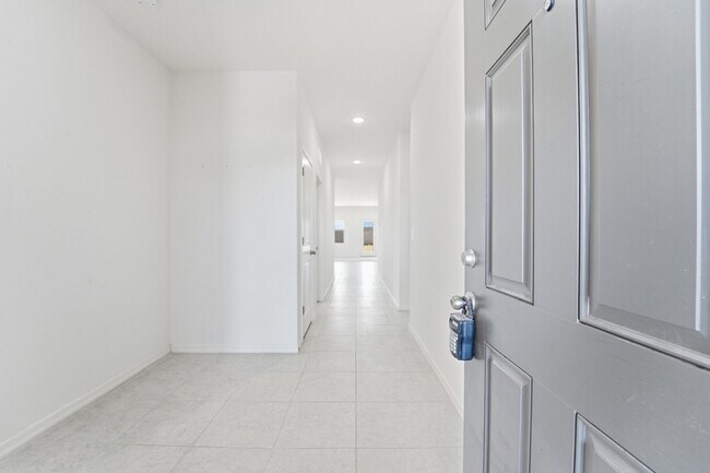 Foto del edificio - Modern Litchfield Park Home | 4 Bed, RV Gate + Open Kitchen