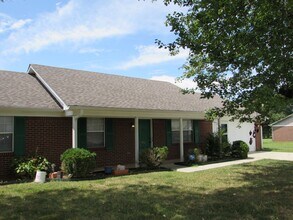 Building Photo - 110 Piper Ln