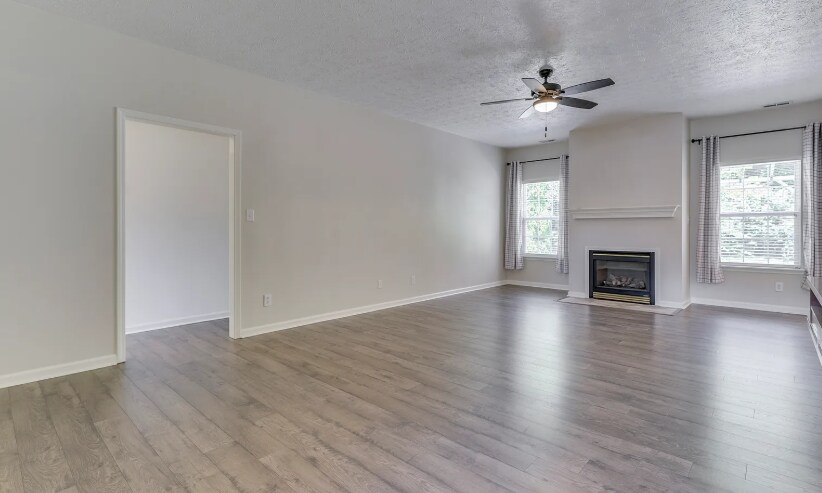 Foto principal - 6403 Saint Joe Dr