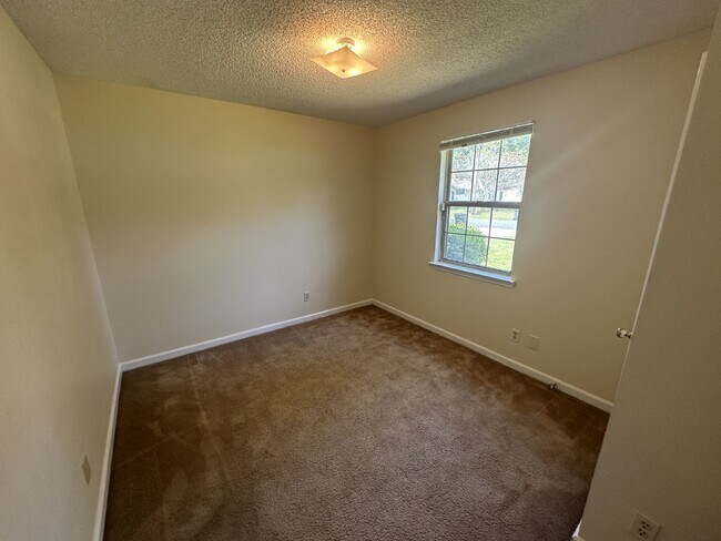 Building Photo - Home For Rent
