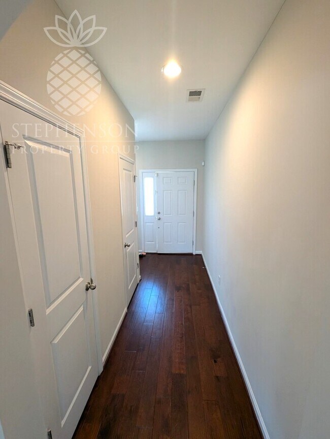 Foto del edificio - 4 bedroom 2.5 bath