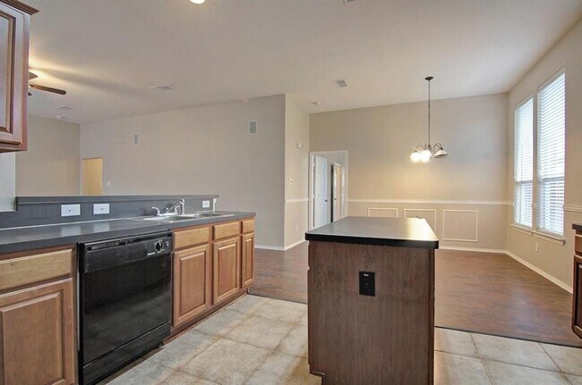 Building Photo - 525 Port Arthur Dr