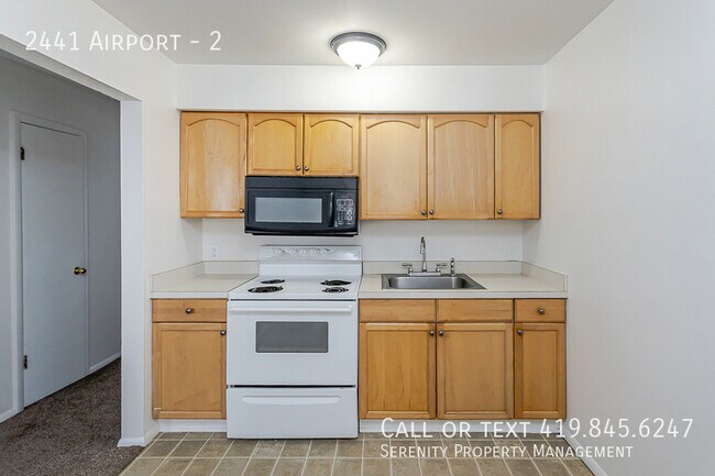 Foto del edificio - 2441 Airport-2