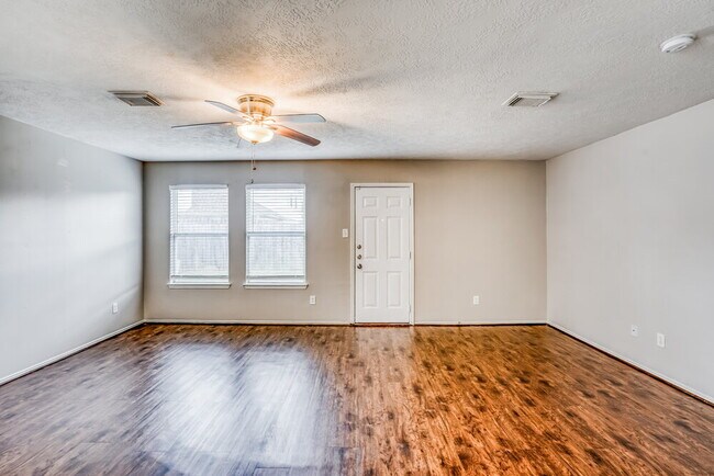 Foto del edificio - 4931 Winding View Ln