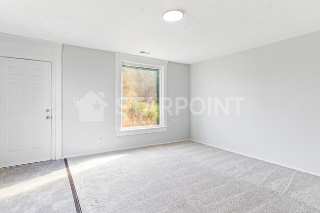 Building Photo - 1611 W Kentucky St