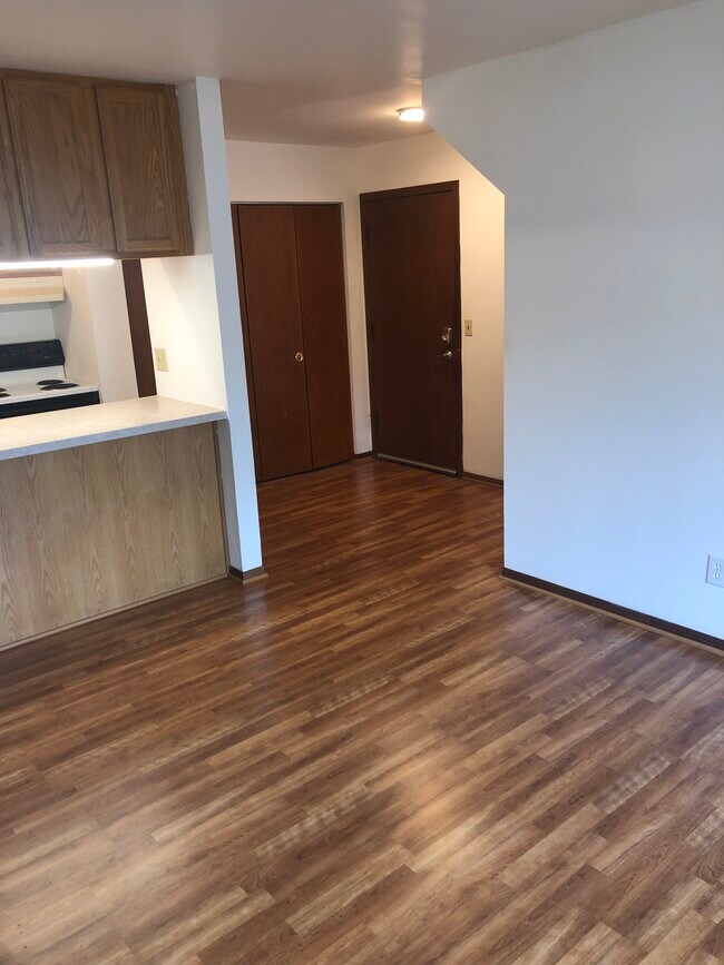 Entrada - Park Meadow Apartments