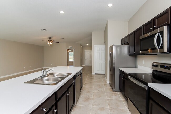 Foto del edificio - 880 Gena Rd SW, Palm Bay, FL