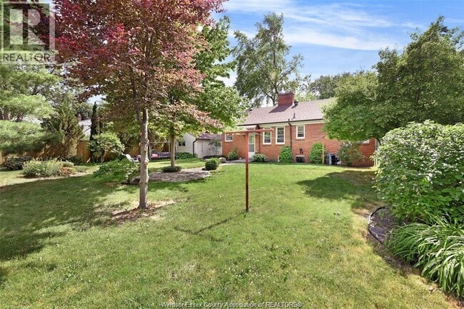 Building Photo - 2432 Buckingham Dr