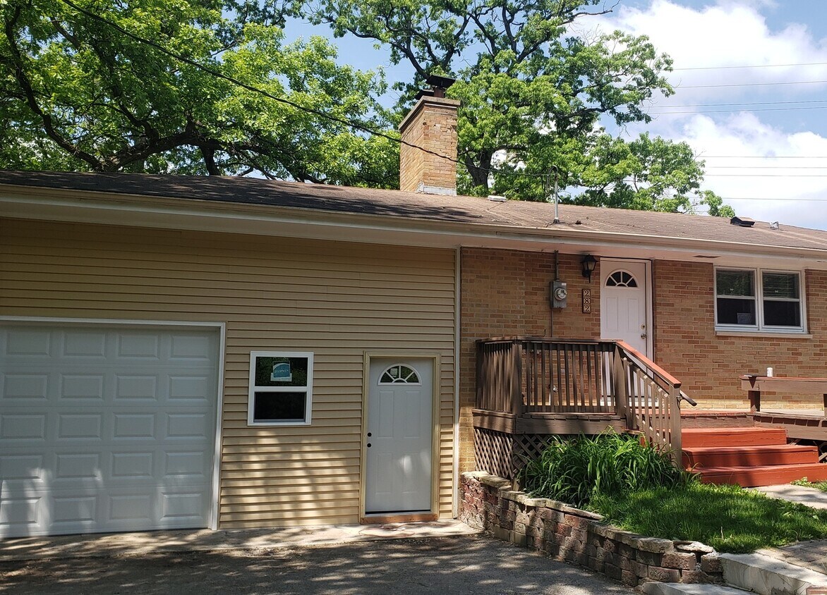 282 Wooded Ln, North Barrington, IL 60010 House Rental in North