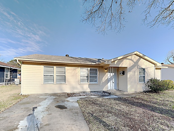 Primary Photo - 930 Pampa Dr