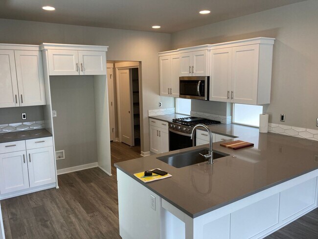 Building Photo - Beautiful home with great community amenities in Redmond!  A/C!