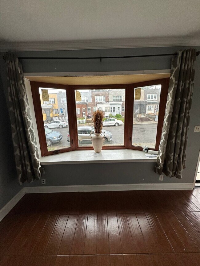Foto del edificio - 3 Bed 1 Bath Townhome in Elmwood