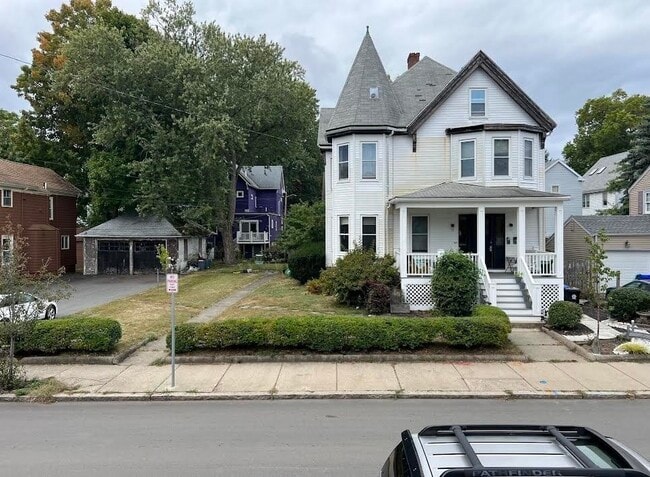 Building Photo - 90 Cedar St