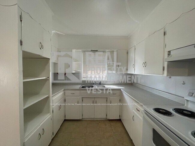 Building Photo - Spacious and Bright Home in East Macon