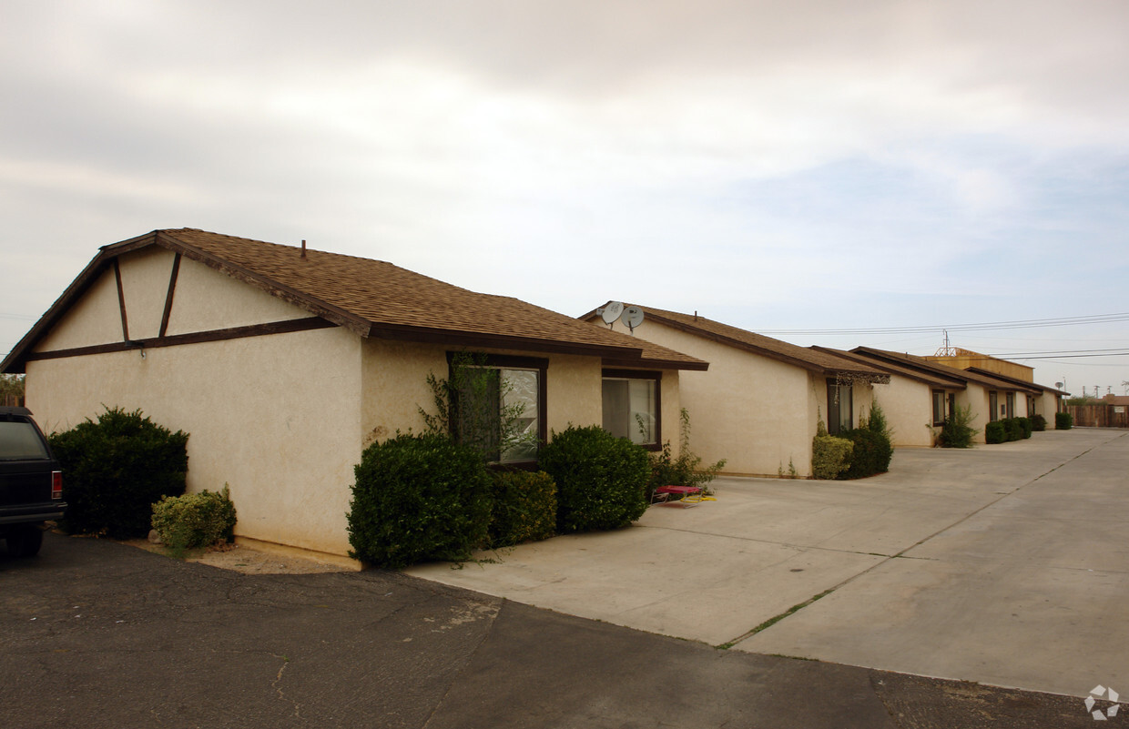 Building Photo - 15952 Sequoia Ave