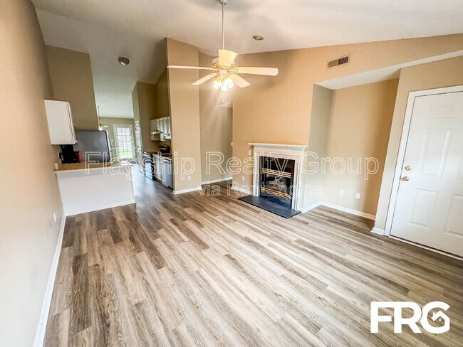 Foto del edificio - 3311 Moseley Dr