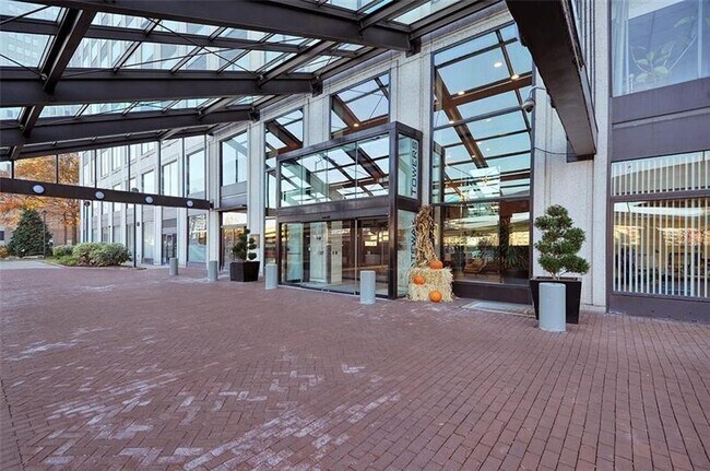 Foto del edificio - 320 Fort Duquesne Blvd