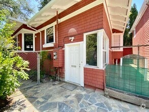 Building Photo - 543 Franklin St