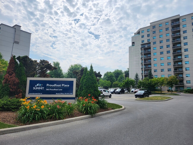 Photo du bâtiment - 565 Proudfoot Place
