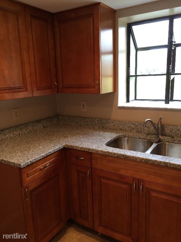 Foto del edificio - 605 Hammock Pine Blvd