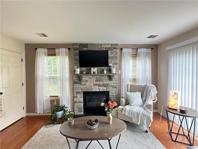 Building Photo - 872 Nittany Ct