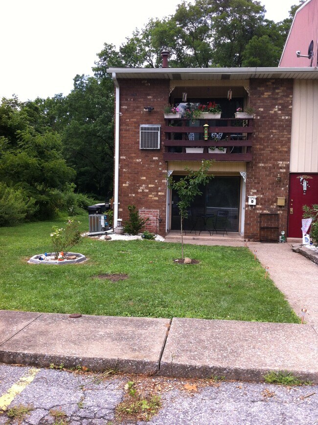 Foto del edificio - 1530 Creekside Rd