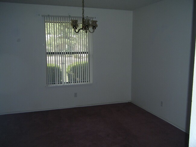 Building Photo - 3 br, 1.5 bath House - 704 Three Cross