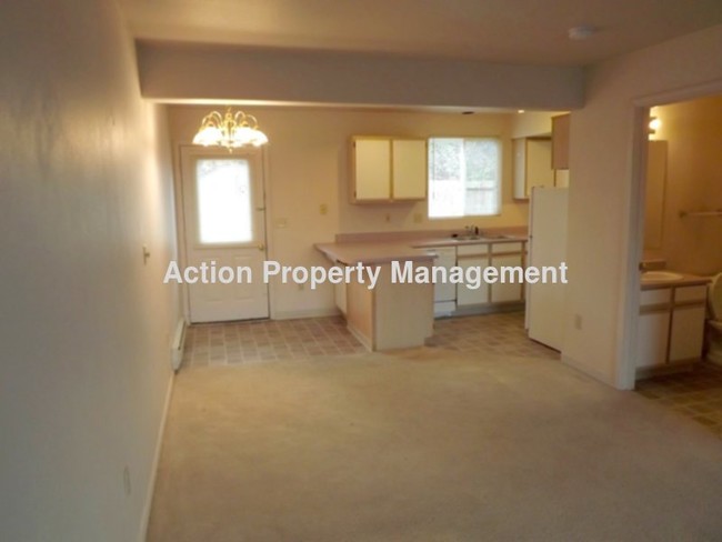 Building Photo - 418 S Cherry St