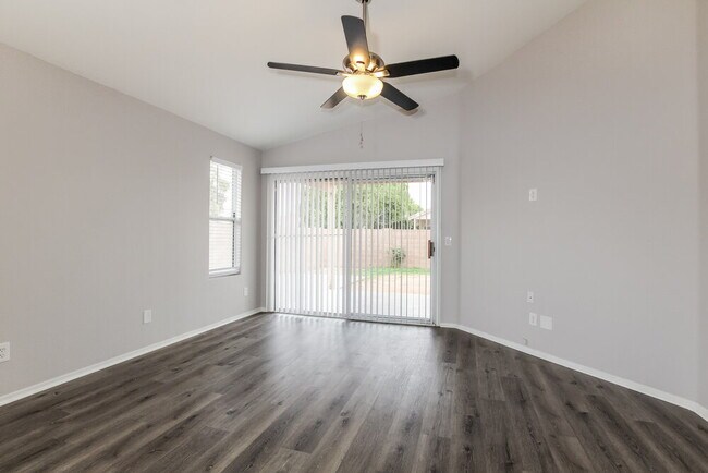 Foto del edificio - 8234 W Pima St