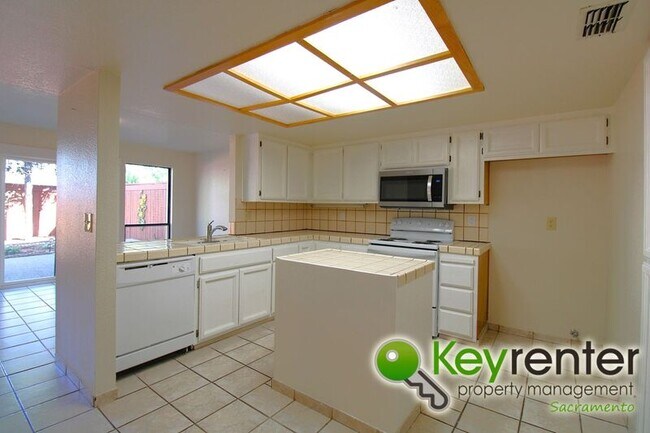 Foto del edificio - 8021 Sawgrass Cir
