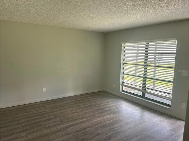 Foto del edificio - 4480 76th Ave N