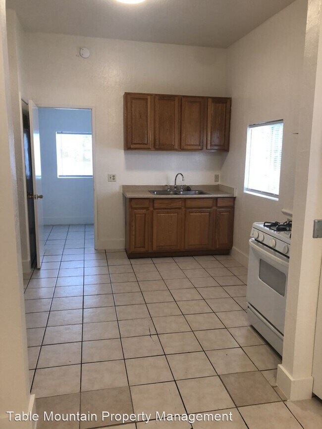 Building Photo - 2 br, 1 bath Apartment - 1550 Montgomery St