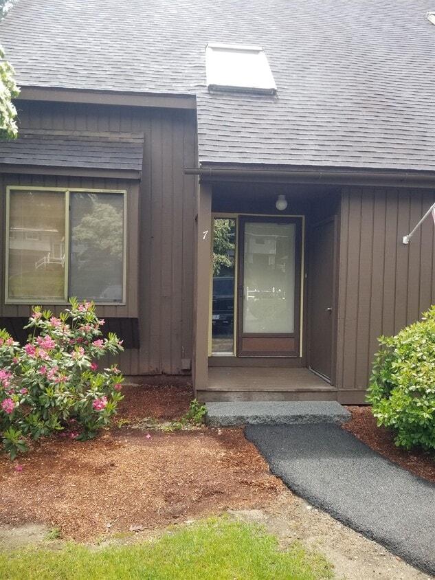 7 Valencia Dr, Nashua, NH 03062 Townhome Rentals in Nashua NH