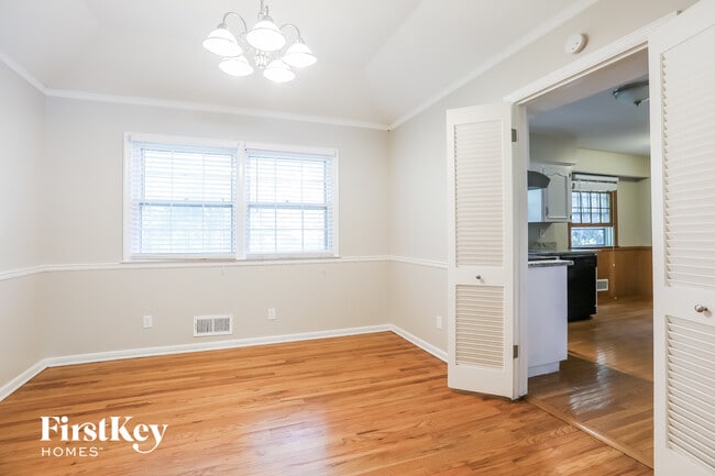 Building Photo - 9827 Mission Rd