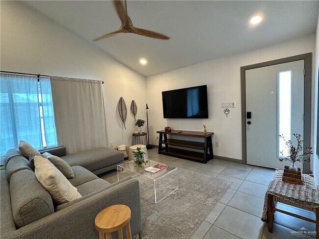 Foto del edificio - 1308 E Iris Ave