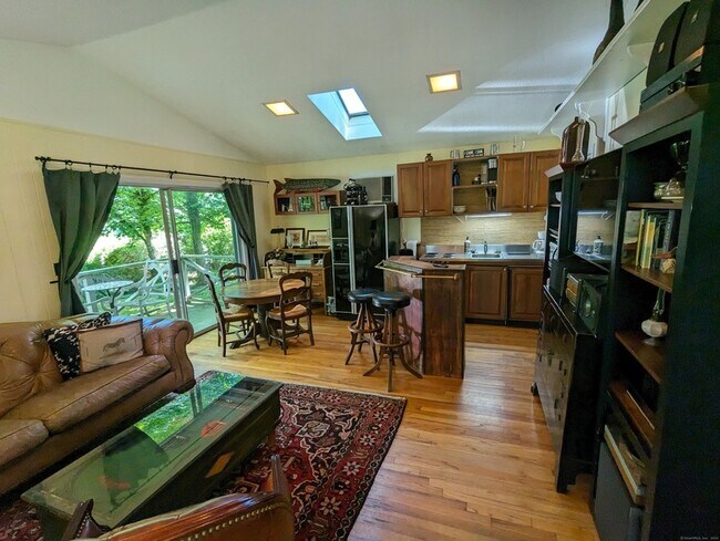 Foto del edificio - 3 Wild Rose Ln