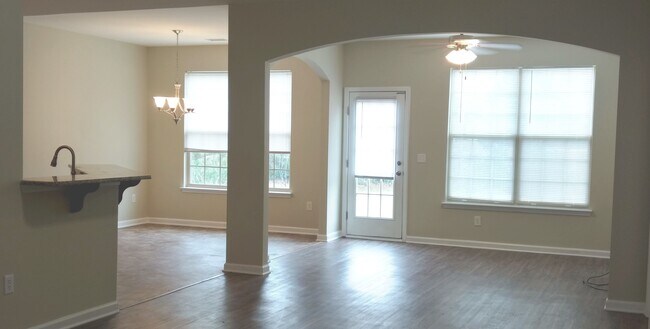 Fotografía del edificio - 1604 Fairforest Court