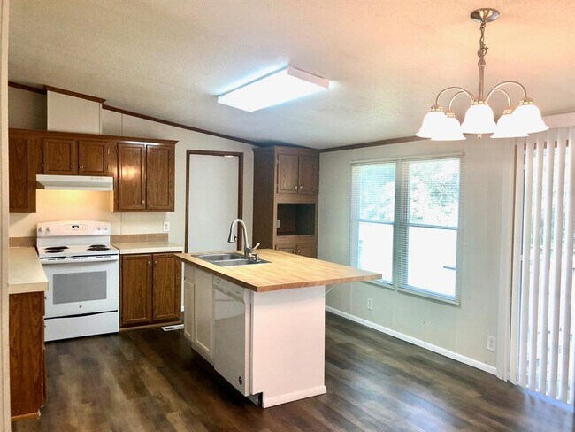 Building Photo - 16123 Lone Star Ranch Dr