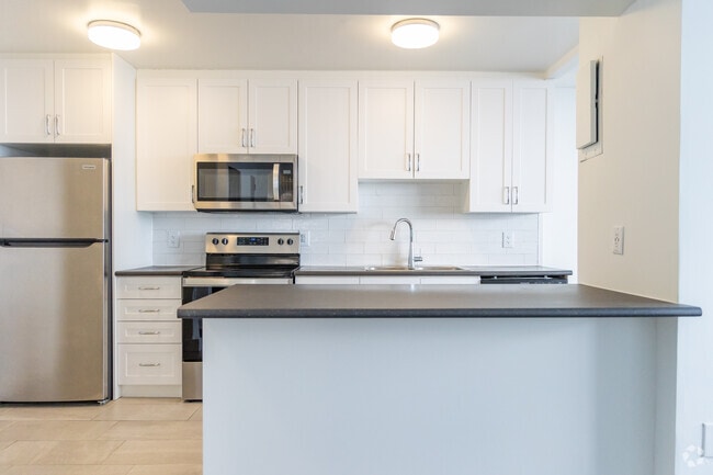 3BR, 2BA - 1281SF - Kitchen - 3434 Eglinton Avenue East
