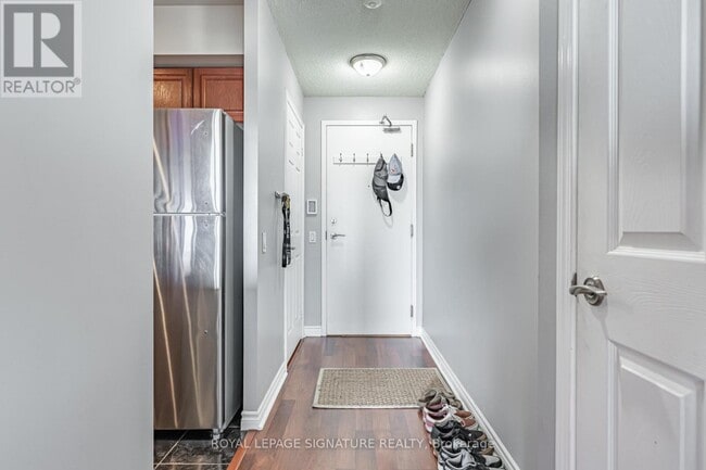 Photo du bâtiment - 18 Mondeo Dr