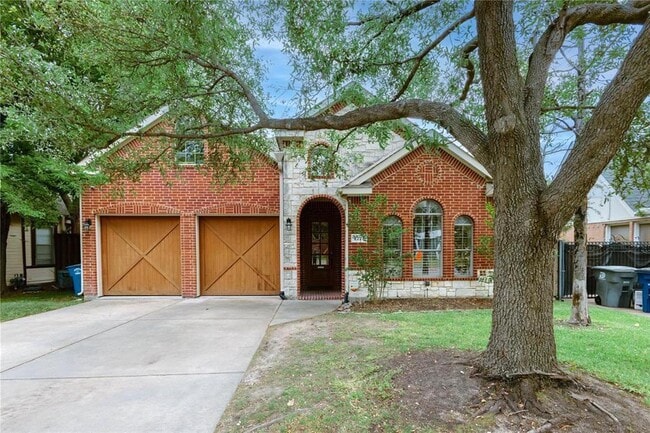 Building Photo - Sophisticated M Streets - Vickery Place home with oversized yard