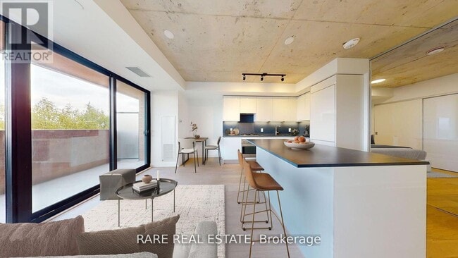 Photo du bâtiment - 2720 Dundas St W