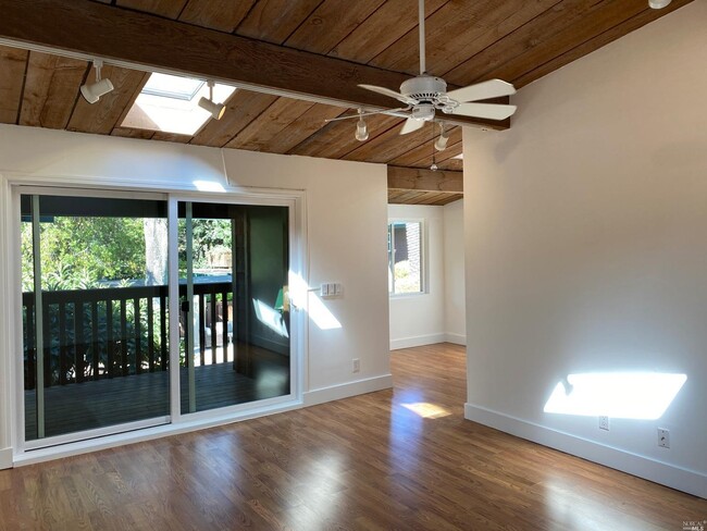 Building Photo - 84 Madrone Ave