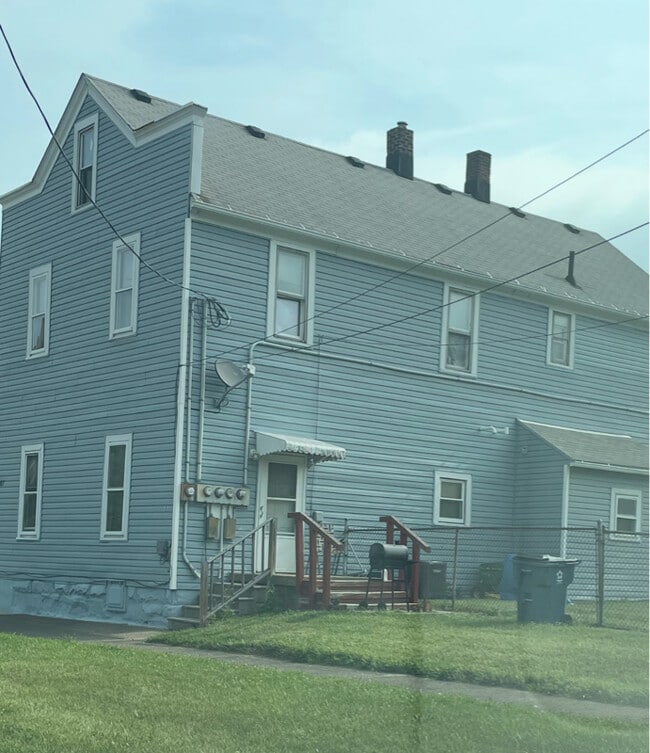 Building Photo - 2907 Oakwood Ave