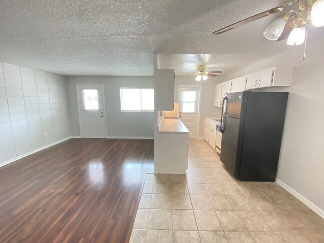 Foto del edificio - 320 Lakeview St