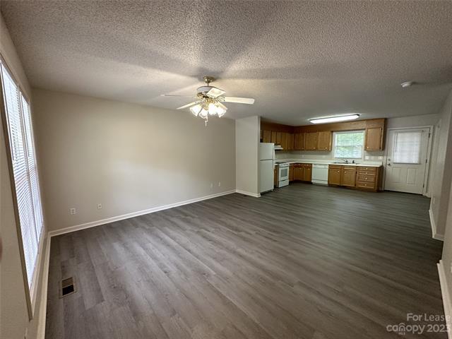 Foto del edificio - 712 Catawba Valley Blvd SE
