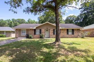 Building Photo - 7817 Walnut Dr