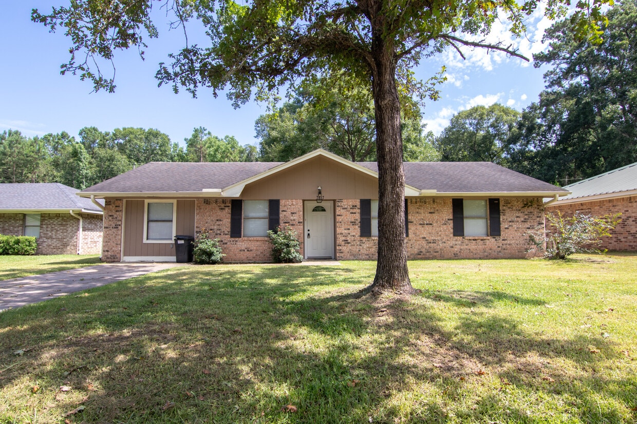 Primary Photo - 7817 Walnut Dr