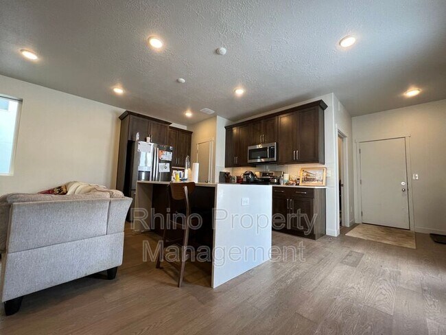 Building Photo - 6691 Woods Rose Dr